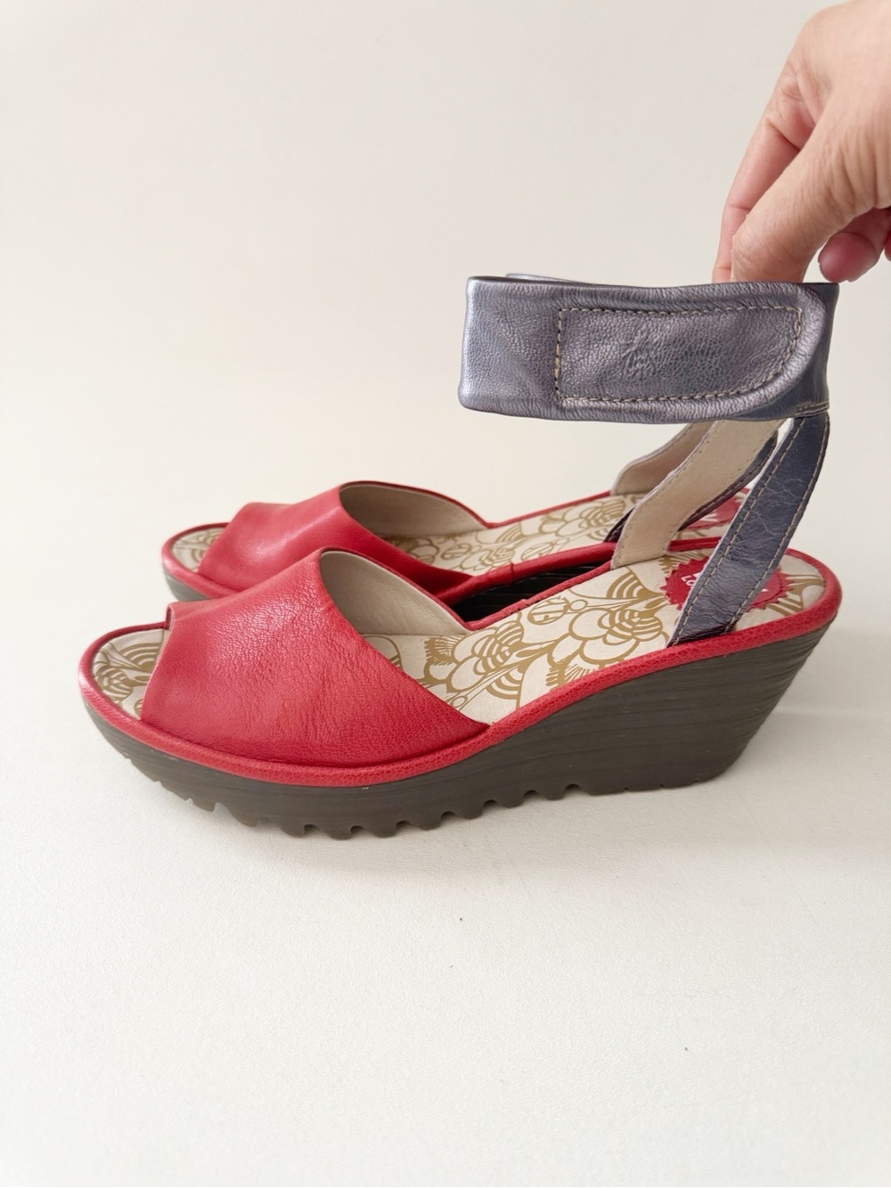 Fly London Yula Wedge Sandal EU 39 US 8.5 Leather Ankle Strap Casual - Picture 4 of 10